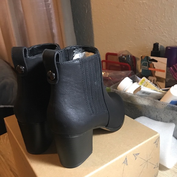 Size 6 black booties - Picture 2 of 3